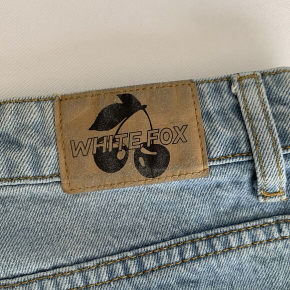 White Fox Jeans Women M Wide Leg Light Wash Blue Denim Distressed 30x31 Baggy - Picture 4 of 11